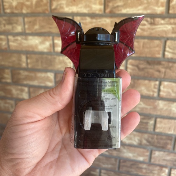 Bath and Body Works Wall Flower Halloween Bat NWT - Picture 2 of 2